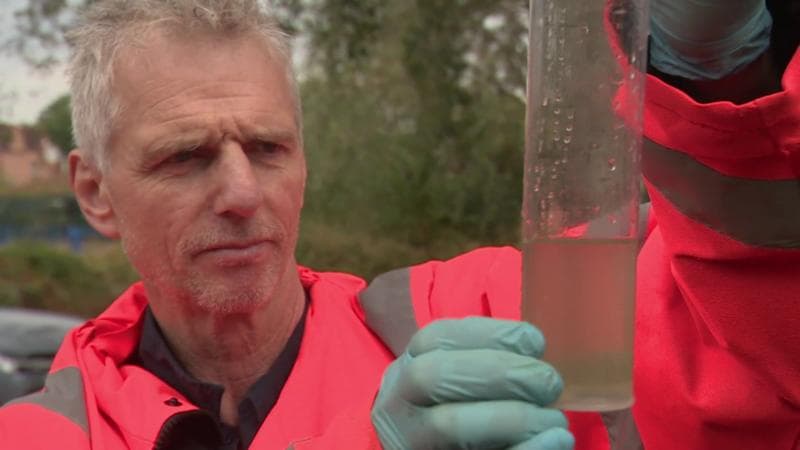 Officer to combat homes pumping sewage into rivers